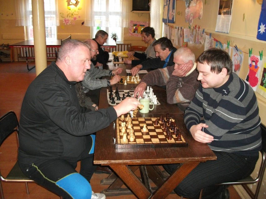 Mecz szachowy w Wałbrzychu - grali przedstawiciele dwóch dzielnic