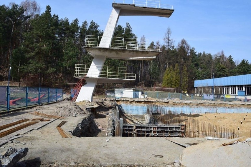 Ruszyła przebudowa basenu odkrytego w Wolbromiu