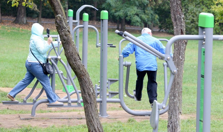 Na polanie koło amfiteatru pojawiła się siłownia pod chmurką [zdjęcia]