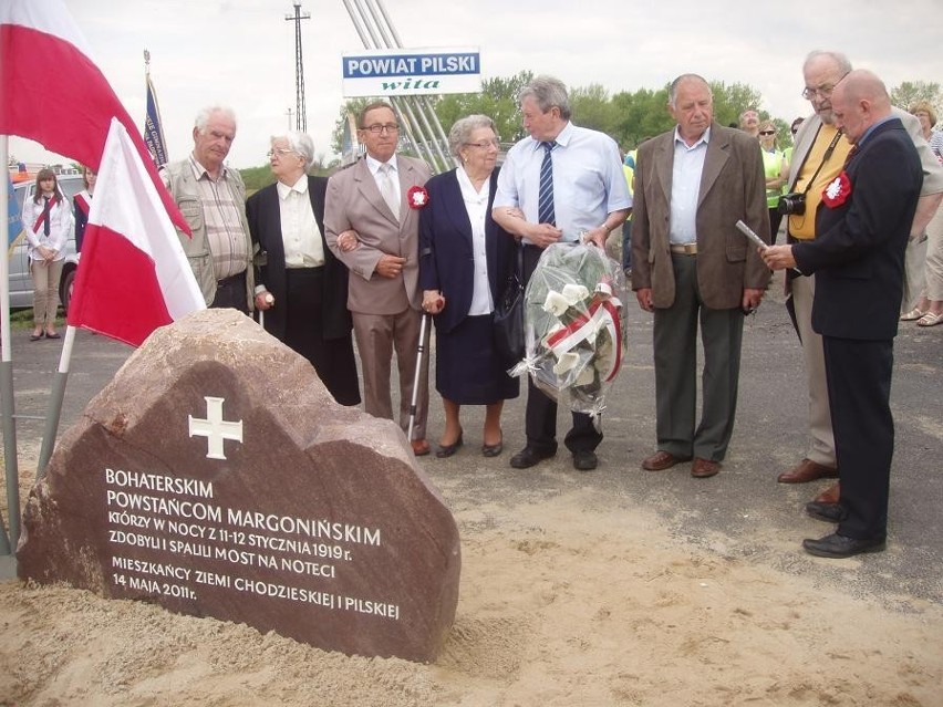 Przy moście białośliwskim na Noteci stanął pomnik upamiętniający powstańców z Margonina
