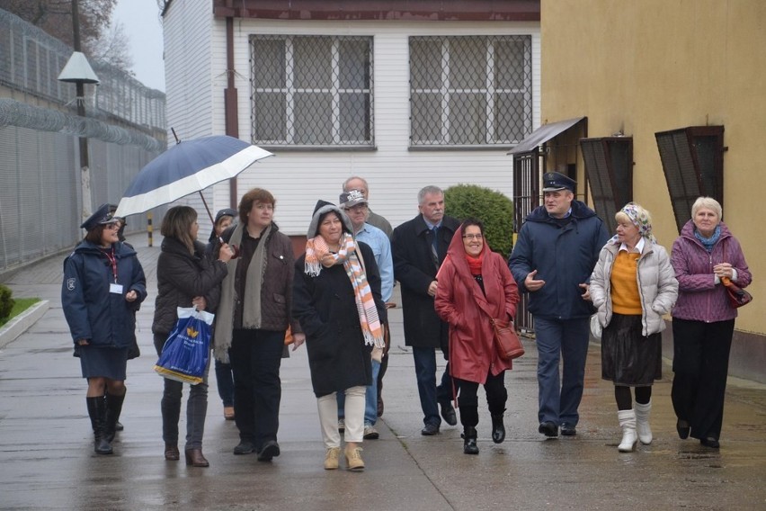 Ławnicy w sieradzkim więzieniu. Podczas wizyty poznawali jak...