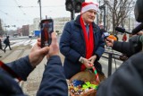 Świąteczny tramwaj rozpoczął kursy po Toruniu. Na początek jako "szóstka" [zdjęcia]