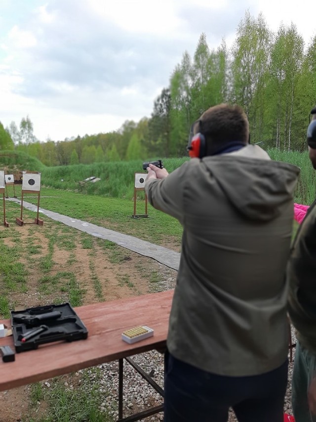 Otwarte zawody strzeleckie w Łozowie