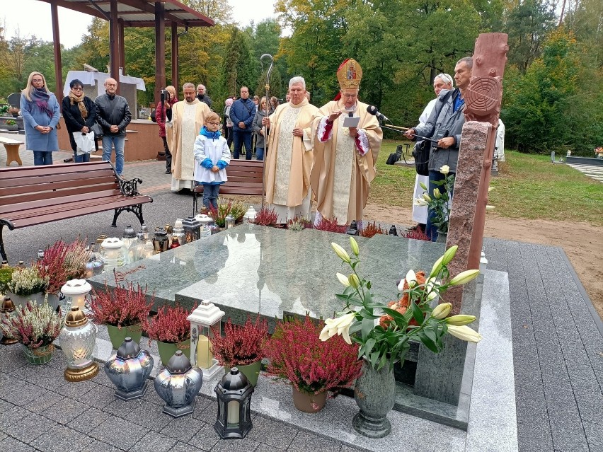 Nagrobek Krzysztofa Krawczyka już poświęcony! Zobacz jak teraz wygląda