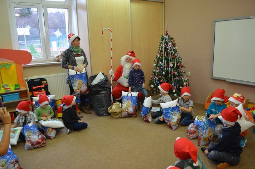 Święty Mikołaj odwiedził dzieci w szkole w Walimiu