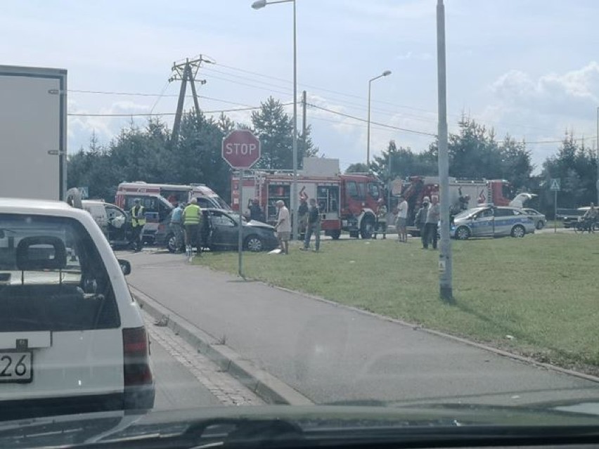 Wypadek na skrzyżowaniu ul. Zajęczej i Objazdowej. 3 osoby i dziecko w szpitalu (ZDJĘCIA)