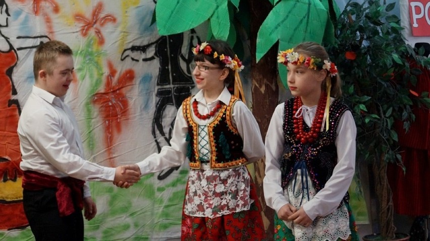 Święto kobiet po europejsku w Zespole Szkół Specjalnych w Ostrowcu