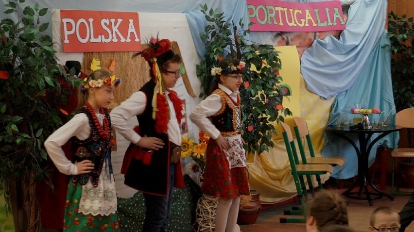 Święto kobiet po europejsku w Zespole Szkół Specjalnych w Ostrowcu
