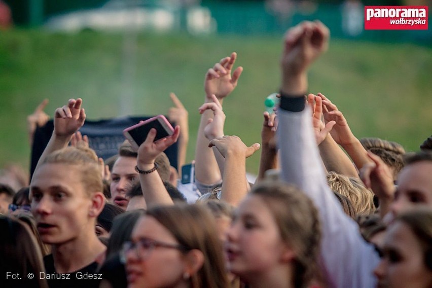  Juwenalia PWSZ Wałbrzych 2018: Młodzi ludzie bawili się na wielkim koncercie na Piaskowej Górze [ZDJĘCIA]