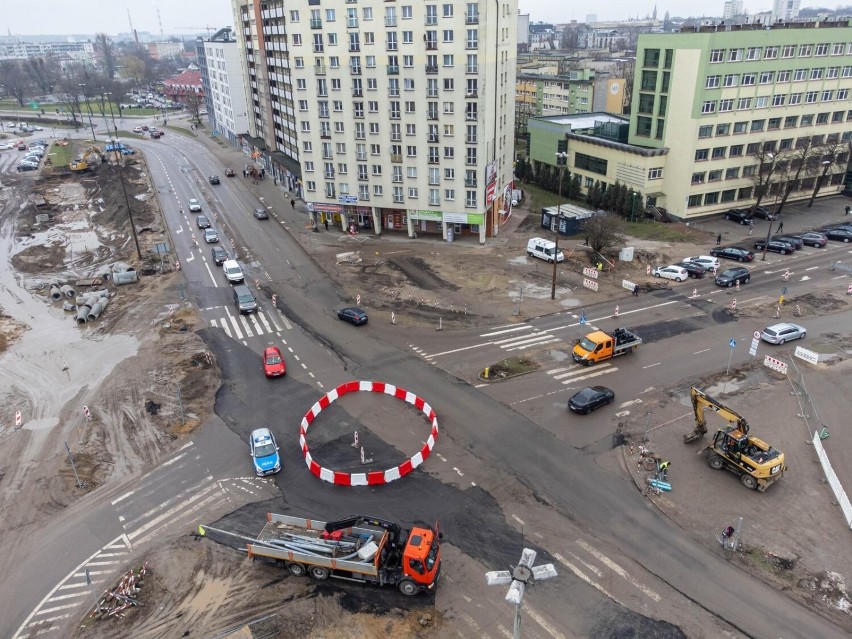 Nowe rondo przy zbiegu ul. Bohaterów Monte Cassino i...