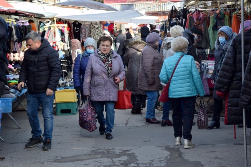 W piątek 5 listopada na kieleckich bazarach były tłumy...