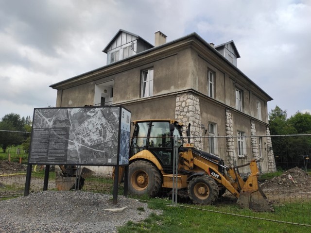 Obecnie w ramach tworzenia muzeum trwa remont Szarego Domu, jedynego zachowanego historycznego budynku byłego niemieckiego nazistowskiego obozu Plaszow