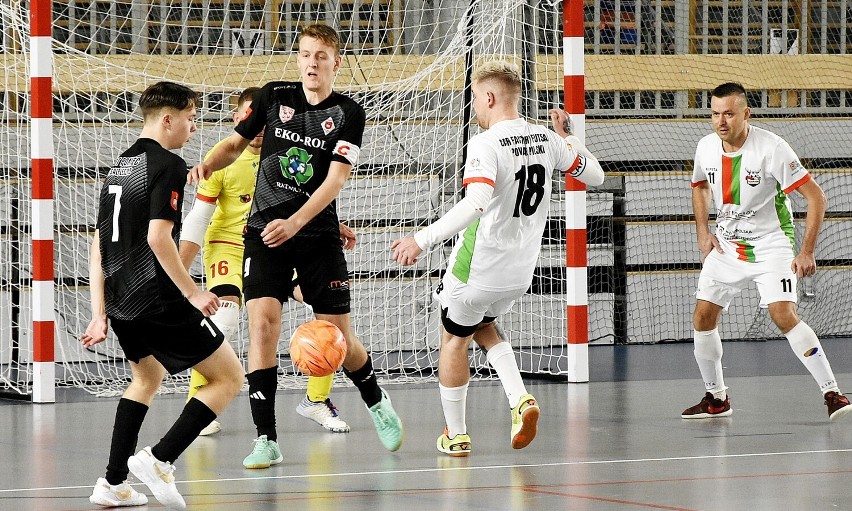 Trwa pasmo porażek drużyny Car Factory Futsal Powiat Pilski... Zobaczcie zdjęcia z meczu z Futsalem Leszno