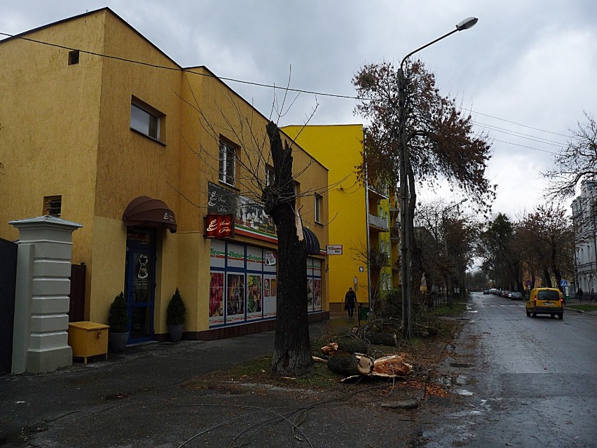 Burza, deszcz z gradem i silny wiatr,  taka pogoda...