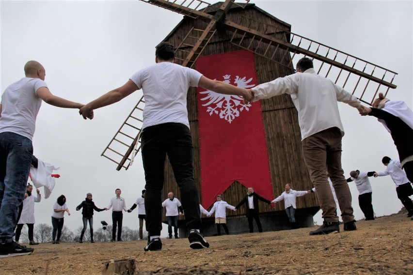 Serce dla powstańców wielkopolskich w Prusimiu...