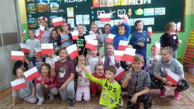 3 października Gminna Biblioteka Publiczna w Bytnicy oraz filia w Budachowie zorganizowały warsztaty patriotyczne.