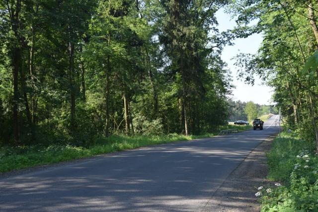 Droga  z Nowego Żabna do Drwalewic łączy gminy Nowa Sól i Kożuchów, przebiega nad S3