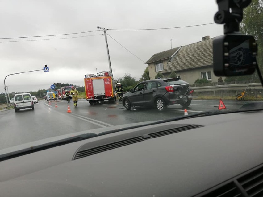 Wypadek na trasie Ostrów Wielkopolski - Kalisz. Ociąż - utrudnienia w ruchu dla kierowców