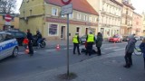 Wrocław. Młoda kobieta potrącona na pasach na ul. Średzkiej (ZOBACZ ZDJĘCIA)