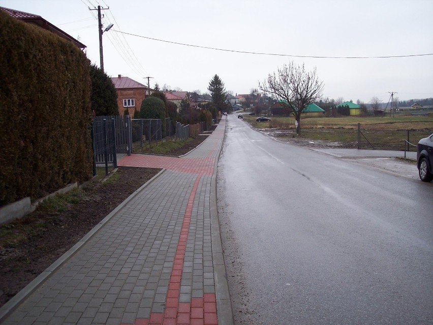 W Dobkowicach w gm. Chłopice w powiecie jarosławskim zakończyła się budowa chodnika i został on oddany do użytku [ZDJĘCIA]