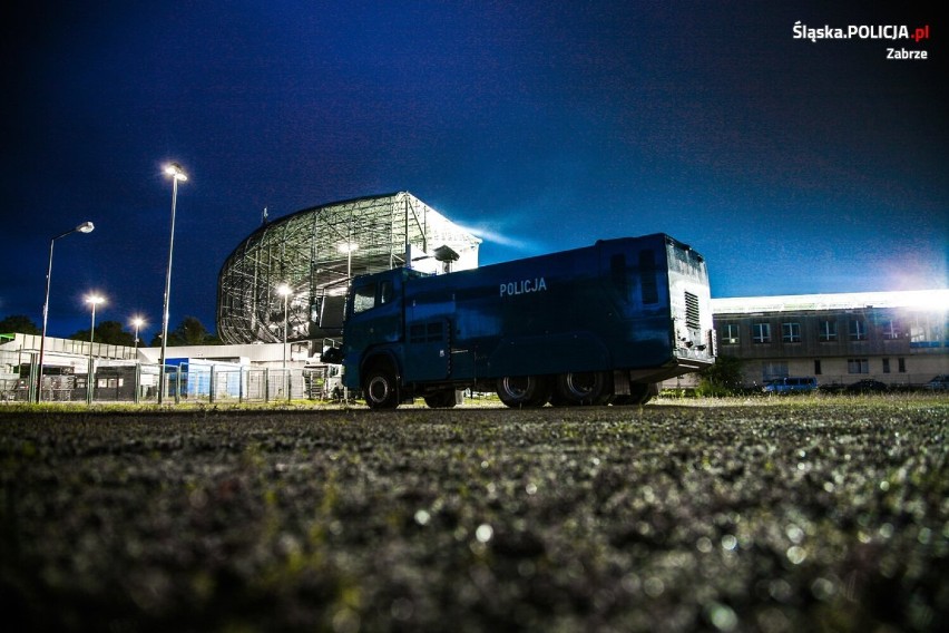 Zabrzańscy policjanci zabezpieczali mecz Górnik Zabrze - Piast Gliwice. Zobacz ZDJĘCIA