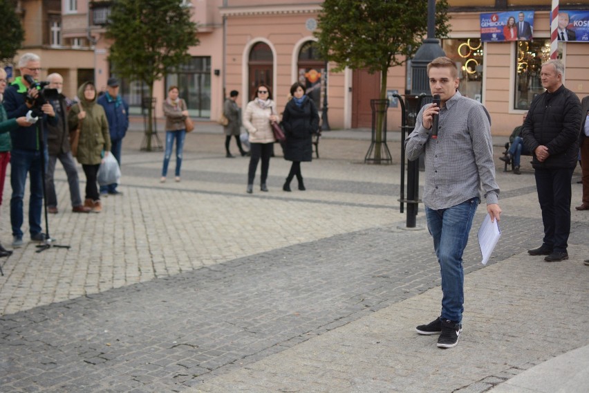 W Grudziądzu protestowali "przeciwko zamykaniu oddziałów dziecięcych" [wideo, zdjęcia]