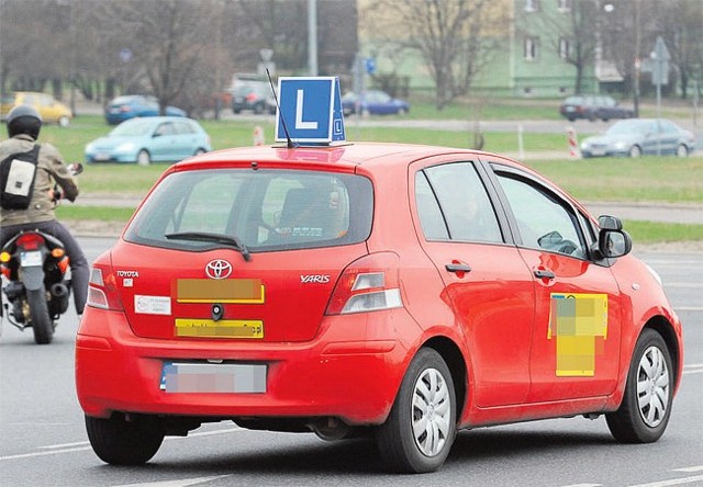 Mniej niż 1000 zł za kurs na prawko! Autoszkoły walczą o kursantów