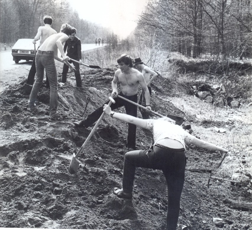 Suwałki i suwalczanie na archiwalnych zdjęciach. Sprzątali las, warzyli piwo, brali ślub i... Zobacz zdjęcia sprzed lat