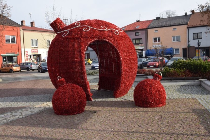 Rynek w Koziegłowach już przygotowany na święta Bożego Narodzenia. Jak Wam się podoba? [ZDJĘCIA]