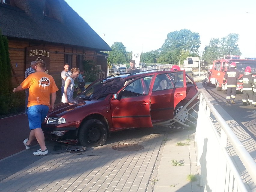 Zderzenie dwóch aut osobowych na Drodze Zielonej w Gdańsku. Jedna osoba ranna [ZDJĘCIA]