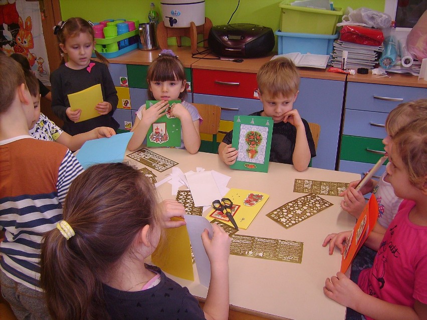 Przedszkolaki z Łagowa uczą się pomagać. Przed świętami okazały swoje dobre serduszka [ZDJĘCIA]