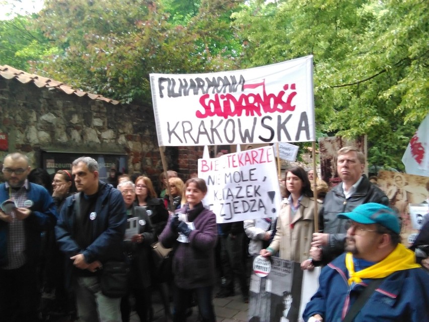 Kraków. Strajk muzealników. Ostrzegają, że zablokują wejścia do muzeów [ZDJĘCIA]