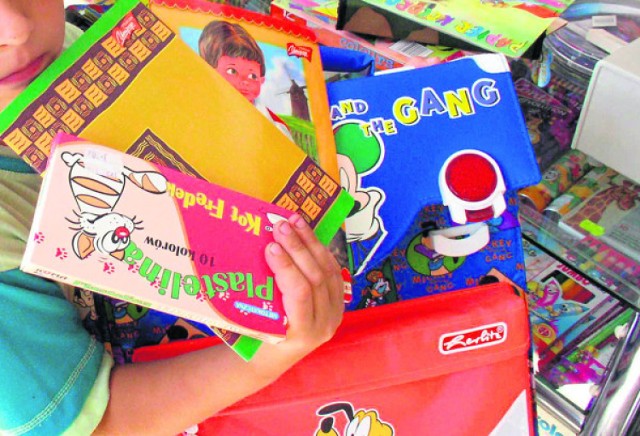 Carrefour w Starogardzie: Potrzebne plecaki i zeszyty dla uczniów