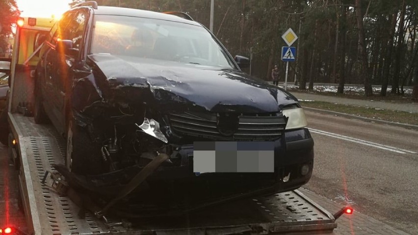 Wypadek na ulicy Leśnej we Włocławku. Zderzenie skody z volkswagenem [zdjęcia]