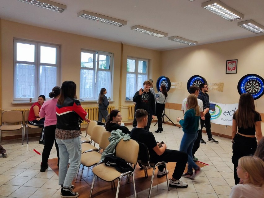 Odbył się turniej darta w Sokołowie Budzyńskim. Grały dzieci i dorośli