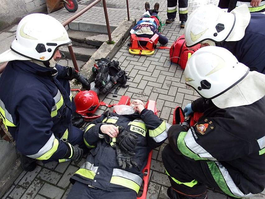 Ćwiczenia straży pożarnej w ZS w Dąbrowie Białostockiej