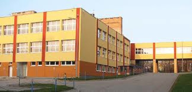 Na Zabobrzu SP  nr 11, największa ze szkół jeleniogórskich, pozostaje bez zmian