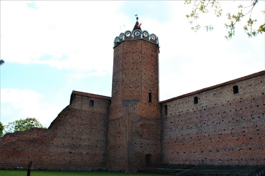 Zamek Królewski w Łęczycy został wzniesiony przez króla...