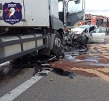 Tragiczny wypadek w Zajączkowie koło Tczewa. Nie żyje 1 osoba, dwie są ranne, ruch wstrzymany