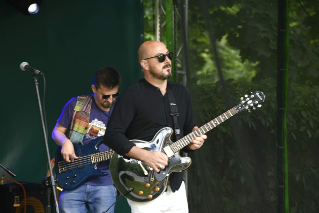 W samo południe w Ogrodzie przy Pałacyku Zielińskiego odbył się koncert Dannego Handley'a. Znany brytyjski artysta -  gitarzysta i wokalista, członek zespołu „Animals and Friends”  na scenie letniej w Pałacyku Zielińskiego wystąpił w towarzystwie polskiej sekcji instrumentalnej. Fani bluesowych brzmień byli zachwyceni.



Więcej zdjęć z koncertu na kolejnych slajdach>>>