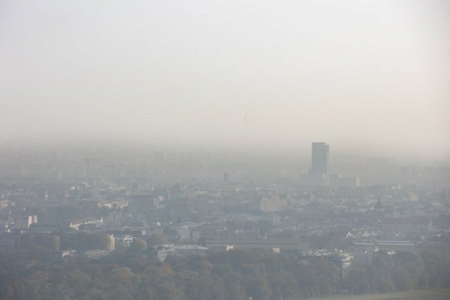 Bardzo zły stan powietrza w Krakowie! Obowiązuje II stopień zagrożenia zanieczyszczeniem powietrza. Lepiej dzisiaj nie wychodzić