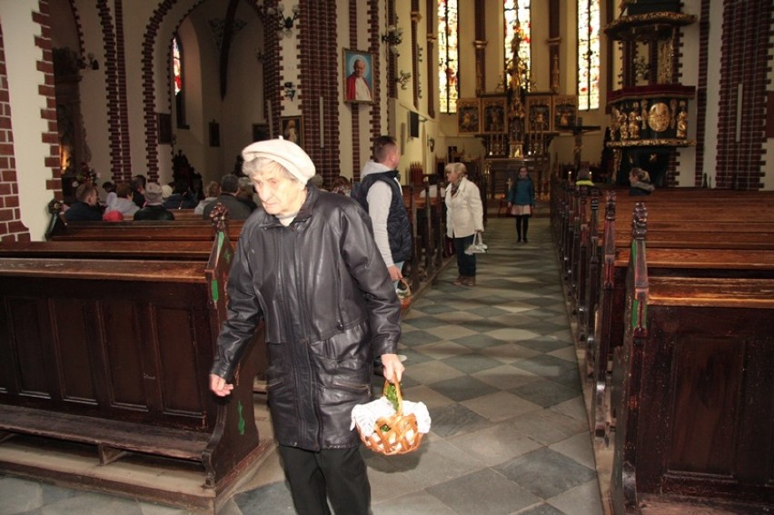 Liturgie wigilii paschalnej w Sycowie i msze w niedzielę Zmartwychwstania
