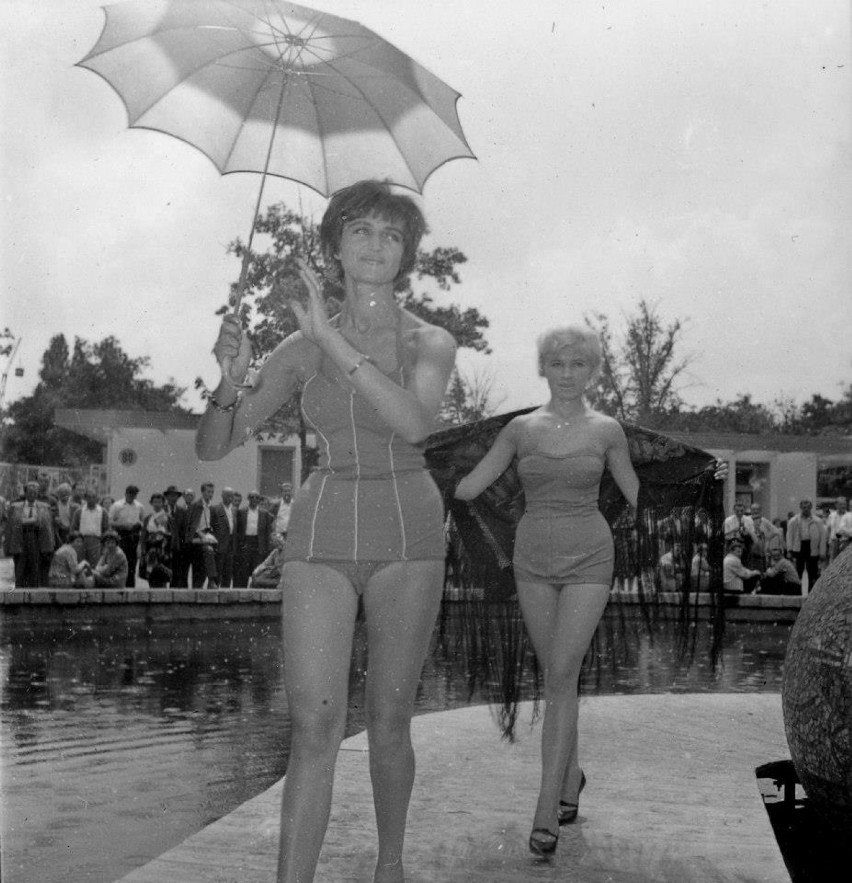 Pokazy mody w 1956 roku.