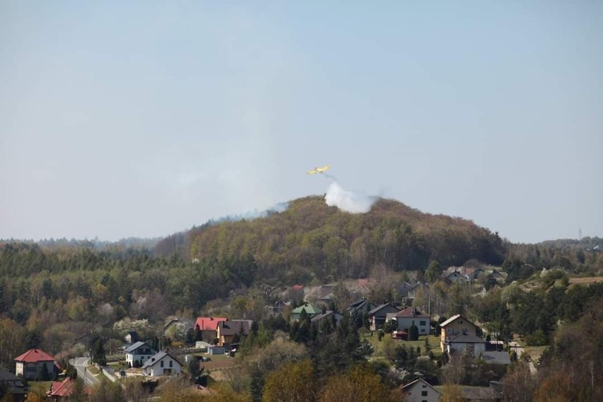 Chrzanów. Strażacy nie mają chwili wytchnienia z powodu podpalanych traw i nieużytków [ZDJĘCIA]