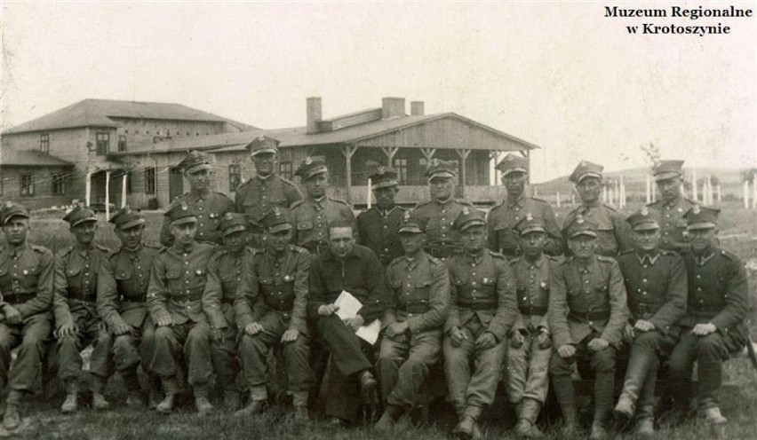 Żołnierze 56 Pułku Piechoty Wielkopolskiej, przy ówczesnym...