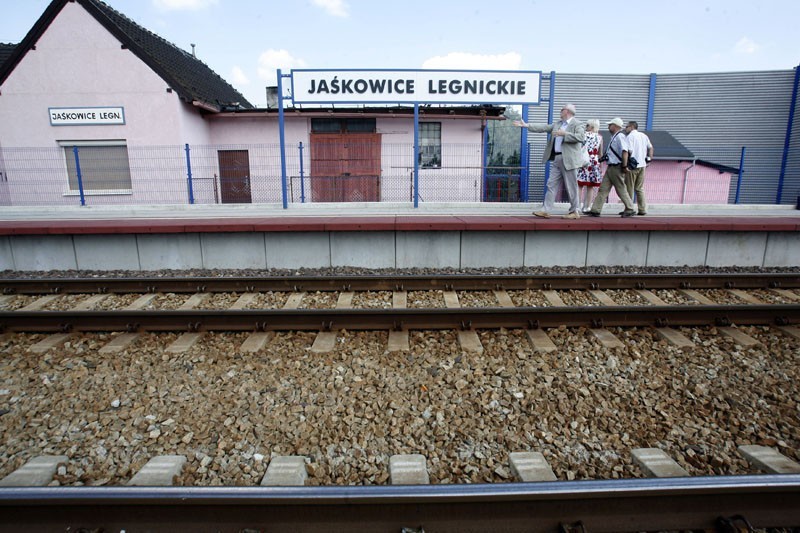 Zakończyła się modernizacja linii kolejowej Legnica - Szczedrzykowice(ZDJĘCIA)