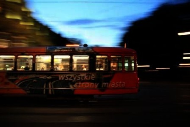 Planowo nocne tramwaje miały wyjechać na tory w piątek. ...