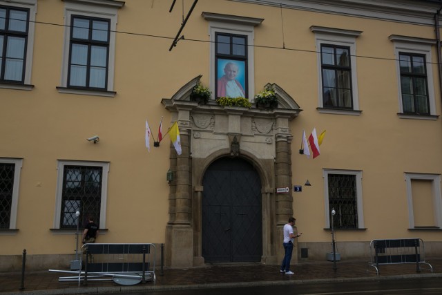 26.07.2016 krakow 
 kuria metropolitarna franciszkanska 3 okno papieskie fot anna kaczmarz / dziennik polski /polska press