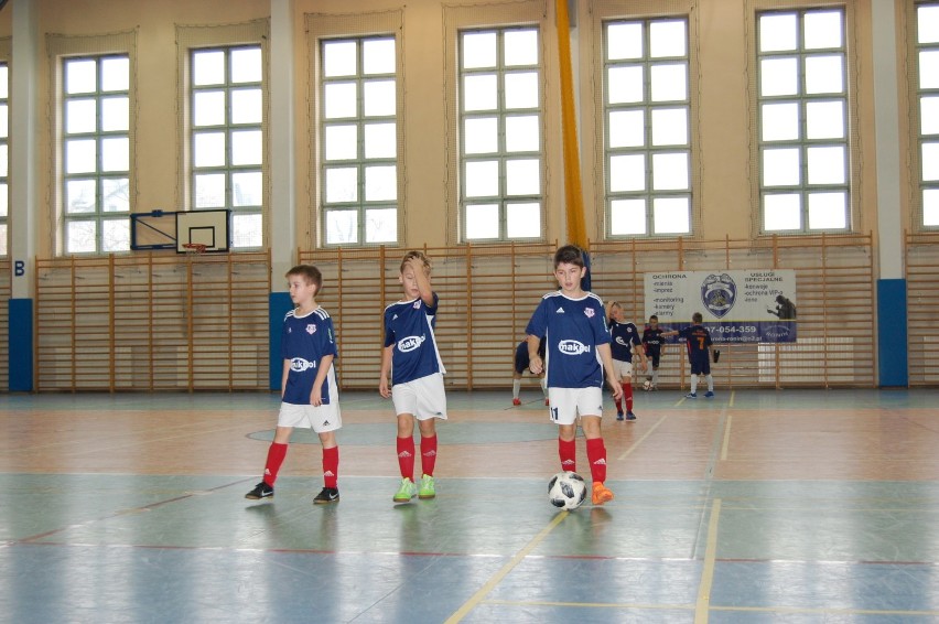 Świąteczny Sporting Cup w Lublińcu. Młodzi piłkarze z roczników 2008 - 2009 cięli niczym dorośli zawodowcy ZDJĘCIA