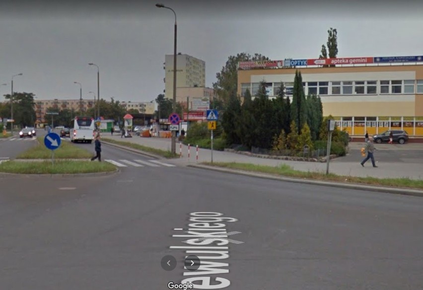 Kamera Google Street View w Toruniu uchwyciła mieszkańców w...